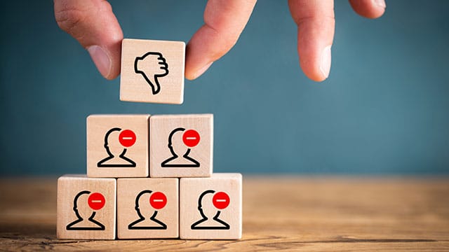 Préfectures : la Cour des comptes fustige des réductions d'effectifs "pas réalistes"