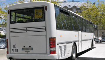 Chauffeurs de cars scolaires : le Gouvernement promet des "solutions" rapidement face à la pénurie
