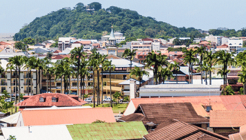 Outre-mer : la pauvreté frappe plus de monde et plus fort, selon l'Insee