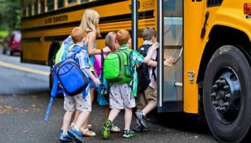 Avant la rentrée, le manque de chauffeurs de bus scolaires inquiète les parents