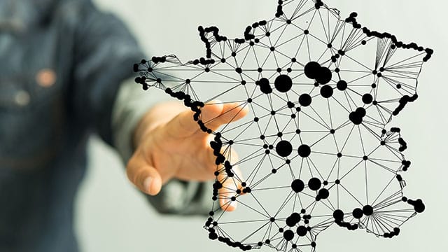 Internet haut et très haut débit : les abonnements à la fibre désormais majoritaires en France