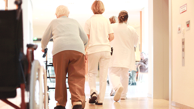 Ehpad : des directeurs réclament 20 000 embauches face à une crise "inouïe"