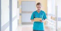 À l’hôpital, les femmes médecins se heurtent encore au « plafond de verre »