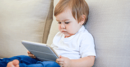 Surexposition des enfants aux écrans : les députés Renaissance proposent un texte