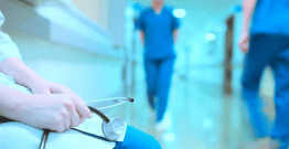 Hôpital : la moitié des soignants ne conseilleraient pas leur métier