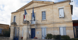 Titres d’identité : Emmanuel Macron demande au Gouvernement « de se mobiliser » avant l’été