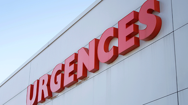 "Désengorger les urgences" en 18 mois, le périlleux pari d'Emmanuel Macron