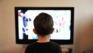 Les temps d'écran chez les petits excèdent les recommandations, selon une vaste étude
