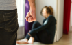 Violences conjugales : nouveau train de mesures du Gouvernement, les associations circonspectes