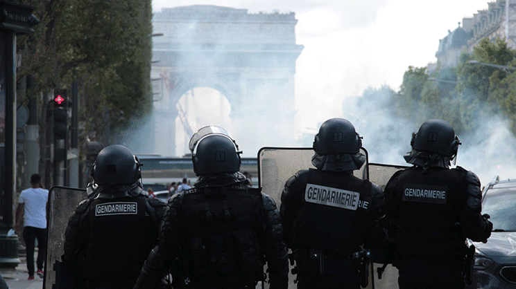 Émeutes : "ostracisation" accrue et violence banalisée depuis 2005 selon un sociologue