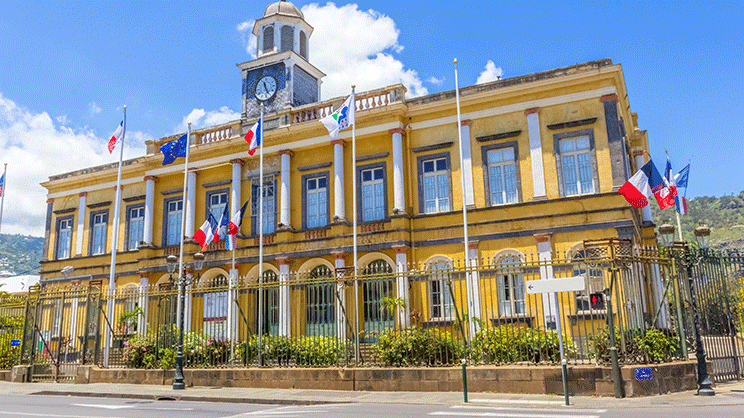 La rémunération des fonctionnaires d'Outre-mer étrillée par la Cour des comptes