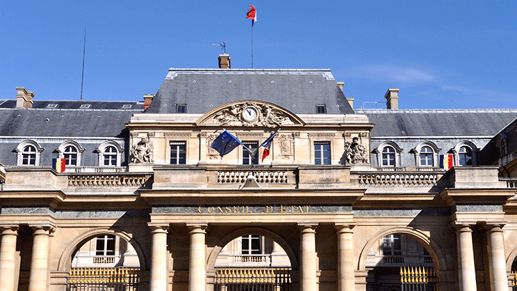 École : le Conseil d'État valide à nouveau l'interdiction de l'abaya