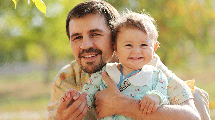 Les congés de paternité plus nombreux chez les fonctionnaires que dans le privé