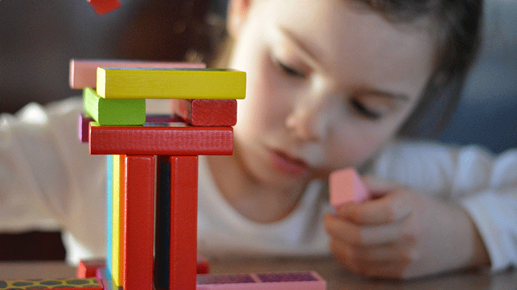 Projet de loi plein emploi : les députés torpillent le service public de la petite enfance