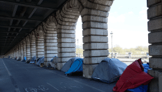 Nuit de la solidarité : 400 personnes dorment sous les ponts à Paris, selon la mairie