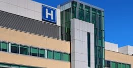Hôpital : l'activité reprend, mais une "dette de santé publique" grave persiste