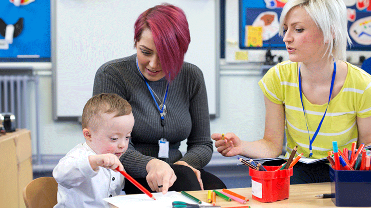 Handicap : la Cour des comptes tire un bilan contrasté de l'inclusion scolaire