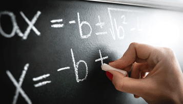 Éducation : la ministre envisage une alternative aux "groupes de besoins" en 4e et 3e