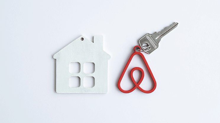 Les maires bientôt dotés d'outils supplémentaires pour réguler les locations Airbnb