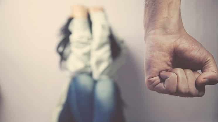 Plainte facilitée, soumission chimique : de nouvelles mesures contre les violences faites aux femmes