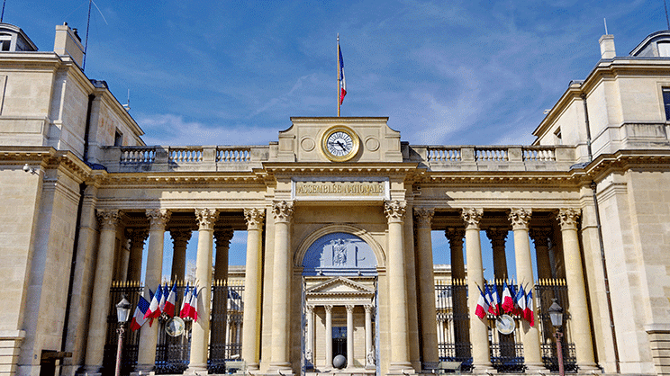 Les parlementaires recommandent une stratégie d'éducation à l'intelligence artificielle générative