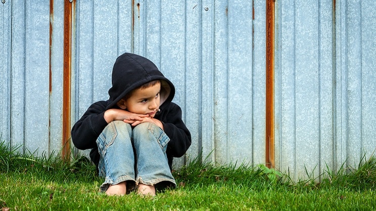 Plus de 2 000 enfants à la rue en France, déplorent des associations