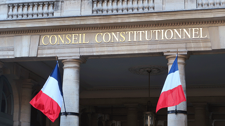 Quelle constitutionnalité pour le passage en CDI des agents publics contractuels ?