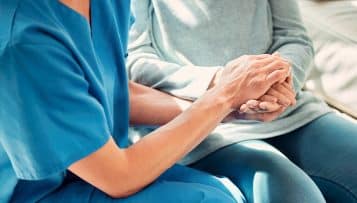 Aide à domicile : 75 millions d'euros pour améliorer les conditions de travail