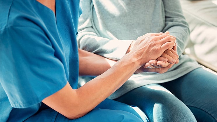 Aide à domicile : 75 millions d'euros pour améliorer les conditions de travail