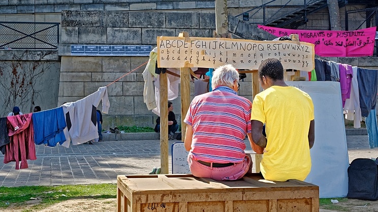 Dématérialisation des cours de français pour les étrangers : l'État attaqué en justice