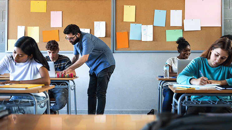 Éducation : les économies budgétaires ont un effet "immédiat sur la rentrée", selon le syndicat SNPDEN-Unsa