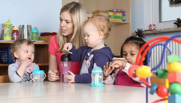Améliorer les conditions de travail des auxiliaires de puériculture