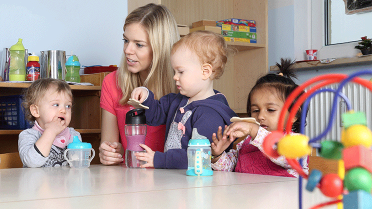 Améliorer les conditions de travail des auxiliaires de puériculture