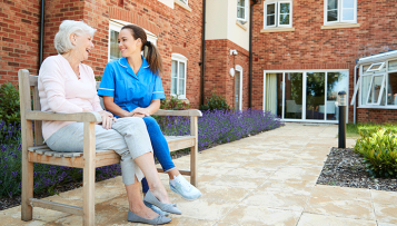 Se fier aux avis en ligne pour choisir un Ehpad : bonne idée ou fausse sécurité ?Se fier aux avis en ligne pour choisir un Ehpad : bonne idée ou fausse sécurité ?