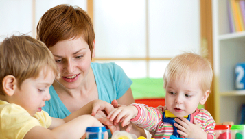 Protection des enfants : attestation d’honorabilité obligatoire pour les professionnels et les bénévoles