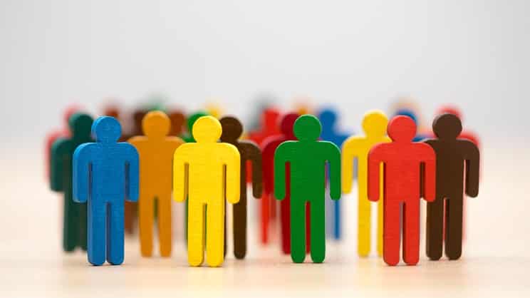 Un manuel pour aider les maires à engager un mandat accueillant