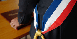 Budget 2026 : le Sénat approuve la prime de 500 euros pour les maires