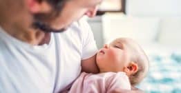 Congé paternité : 59 % des pères l'ont pris en totalité depuis son allongement en 2021