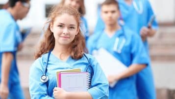 L'Académie de médecine et France universités « pour une régionalisation » des places d'internes