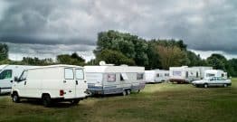 Gens du voyage : le Sénat renforce la répression des installations illicites