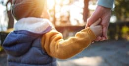 ASE : légère hausse du nombre d'enfants suivis à fin 2024, dont une majorité de garçons