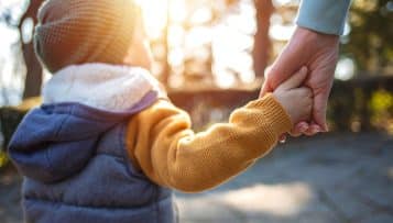 ASE : légère hausse du nombre d'enfants suivis à fin 2024, dont une majorité de garçons