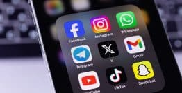 Interdiction des réseaux sociaux aux moins de 15 ans: le Sénat a adopté le texte remanié