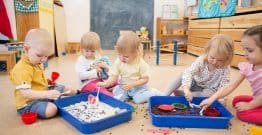 Micro-crèches : report d'un an du décret sur la qualité d'accueil