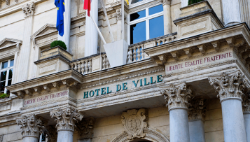 Municipales 2026 : la gauche à son "plus bas niveau historique" dans les villes moyennes, selon une étude