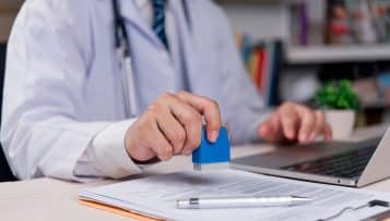 Établissements de santé et contentieux : les stratégies pour prévenir les risques juridiques et financiers