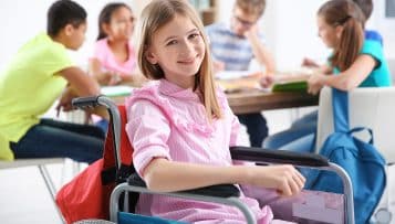 Handicap à l'école : un rapport sénatorial préconise de stabiliser les effectifs d'AESH
