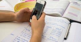 Les lycées face au défi de l'application de l'interdiction du téléphone