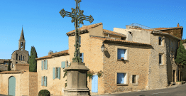 Une commune peut-elle mettre une croix catholique sur le domaine public ?