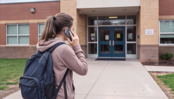 À la veille de la rentrée, les lycées face au défi de l'interdiction du téléphone